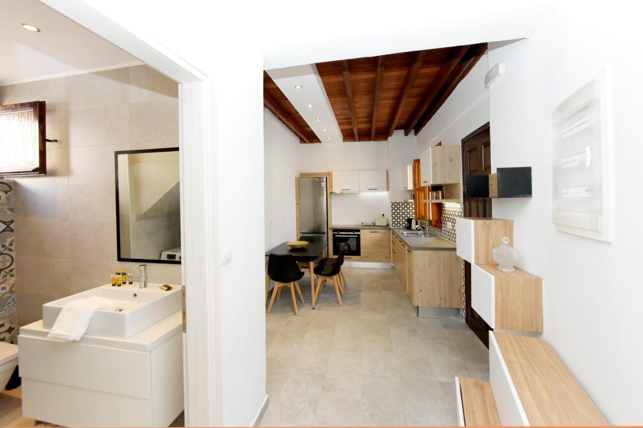 Pera 2-bedroom In The Center Of Hébergement de vacances *